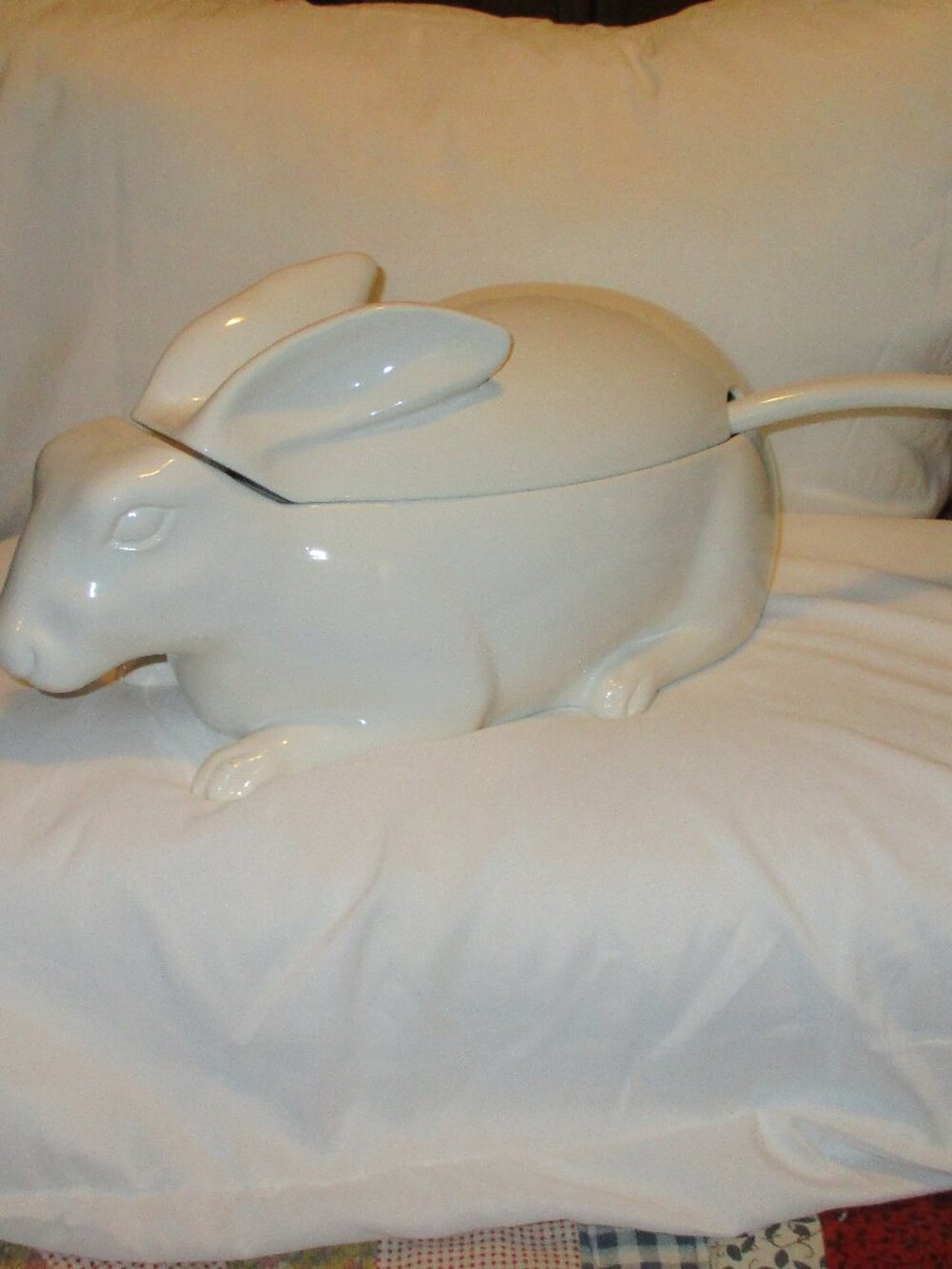 15" Manger Italian Ceramic WHITE Bunny Rabbit Soup Tureen, Lid & Ladle, Italy